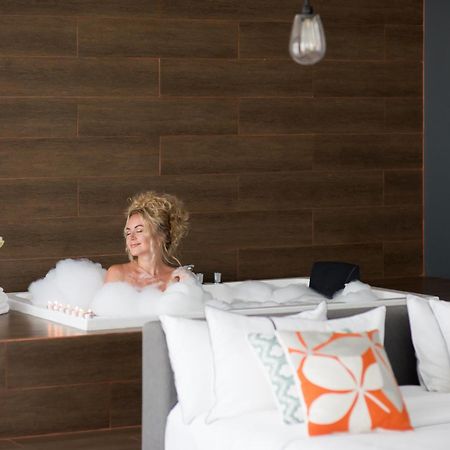 White Boutique Hotel And Residences Sihanoukville Buitenkant foto