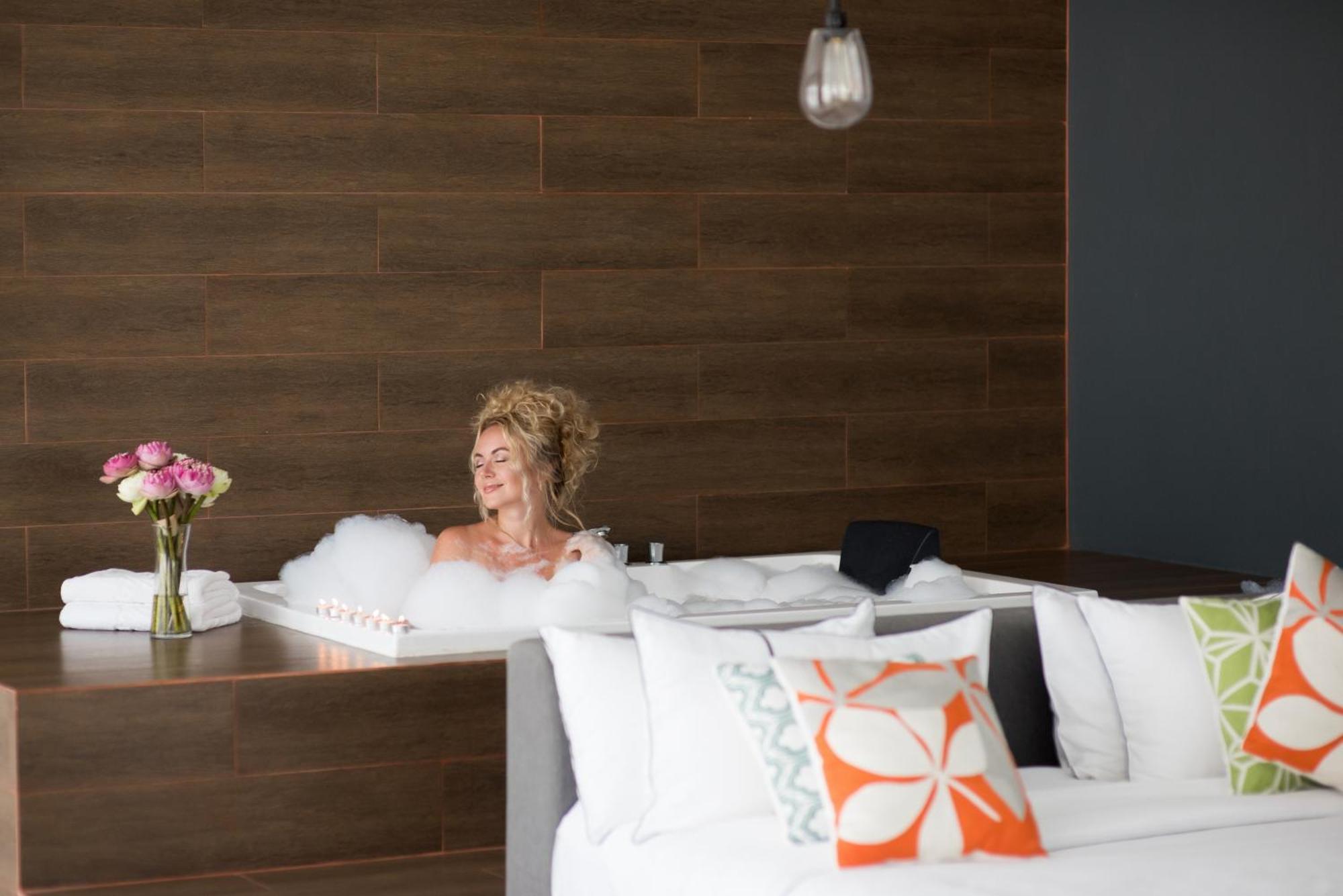 White Boutique Hotel And Residences Sihanoukville Buitenkant foto
