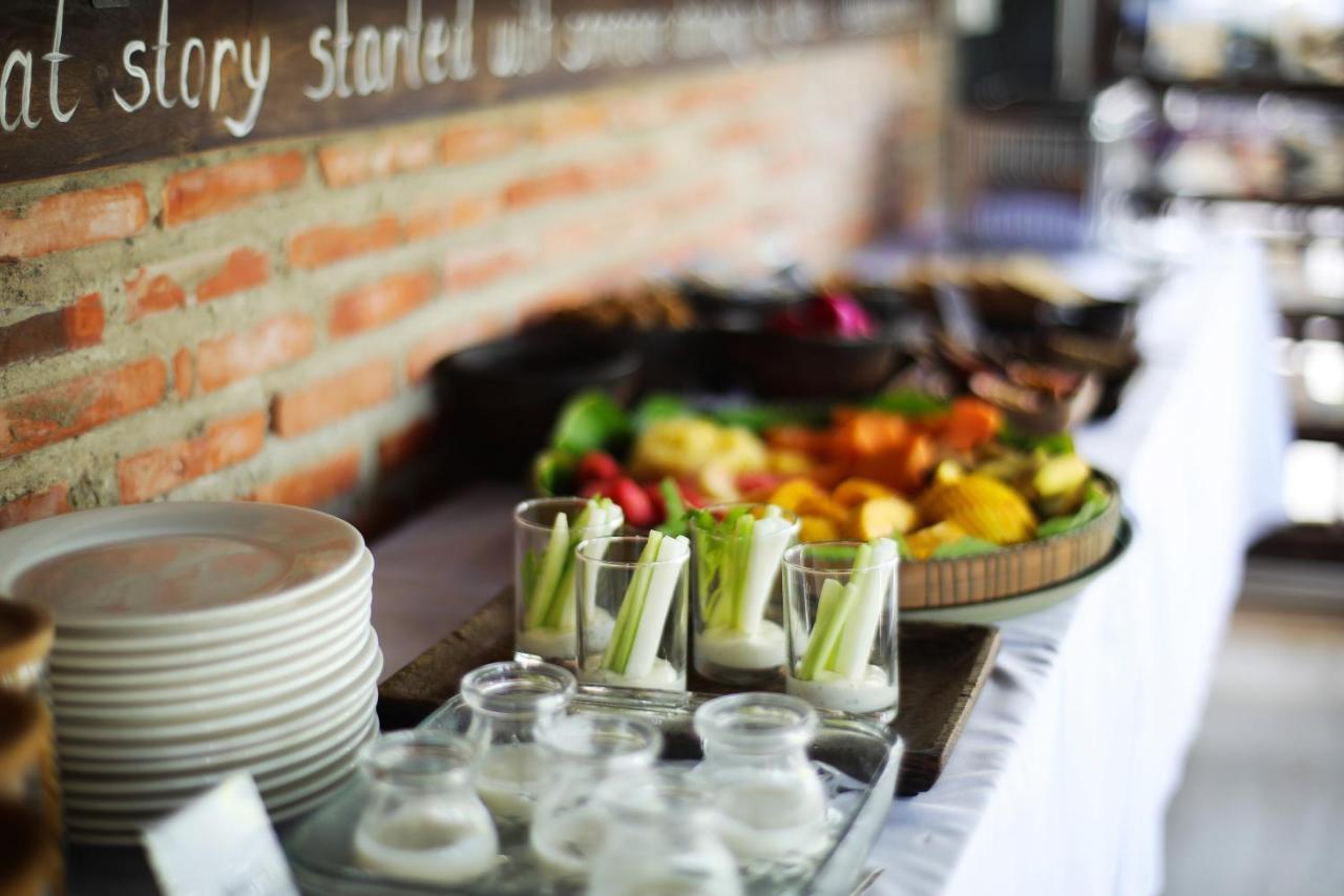 White Boutique Hotel And Residences Sihanoukville Buitenkant foto